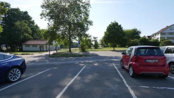 Auf der Wiese nebem dem Heinrich-Drake-Platz soll der Neubau der Grundschule Bad Meinberg entstehen. - &copy; Archivfoto: Jost Wolf