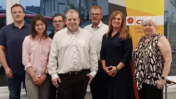 (von links) Michael Ruttner, Laura L&uuml;tt, Andr&eacute; Schielmann, Marc Meierkord, Friso Veldink, Kathryn Landwehrmeyer, Brigitte Herrmann - &copy; KVP Lippe