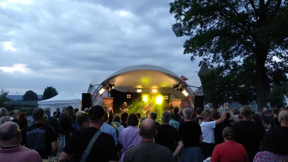 Rock im Emmerauenpark: Drei Bands wollen am Samstag f&uuml;r Stimmung sorgen. - &copy; L&uuml;gde Marketing