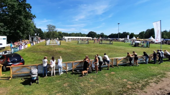"Lopshorn Classics": So sah es im vergangenen Jahr auf dem ehemaligen Sportplatz am Siekkrug in Pottenhausen aus. - © Oliver König