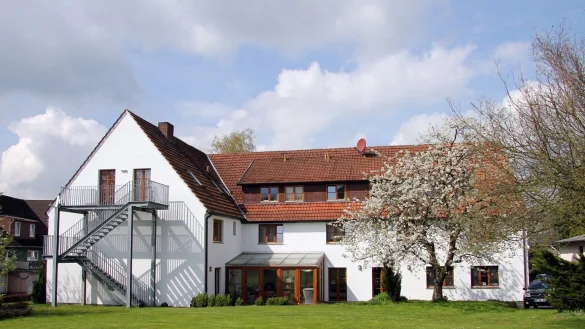 Der "Eichenhof" in Kalletal-L&uuml;denhausen ist das Stammhaus des Vereins "Soziale Altendienste Lippe" (SAD). Hier werden unter anderem Pflegewohngemeinschaften und Pl&auml;tze in der Tagespflege angeboten. - &copy; Thomas Reineke