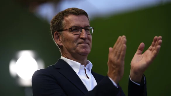 Schlie&szlig;t einen Regierungspakt mit der ultrarechten Partei Vox nicht aus: Wahlsieger Alberto N&uacute;&ntilde;ez Feij&oacute;o. - &copy; Manu Fernandez