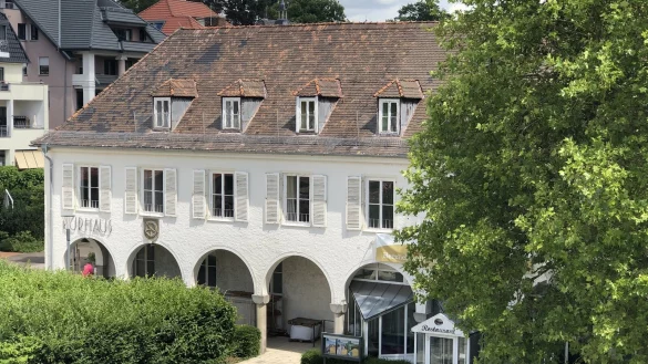Der Kurhaus-Vorbau ist erst nach dem 2. Weltkrieg vor den denkmalgesch&uuml;tzten Altbau gesetzt worden. Die Zukunft des Vorbaus ist ungewiss, er k&ouml;nnte einer Sanierung weichen. - &copy; Thomas Reineke