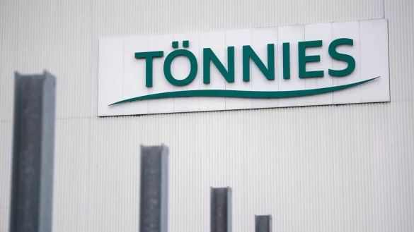 Der Fleischverarbeiter und Schlachtkonzern T&ouml;nnies steht im Fokus der Sat-1-Reportage. - &copy; picture alliance/dpa