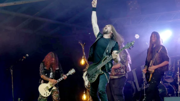 Die Band &bdquo;Blessed Hellride" aus Trier liefert eine energiegeladene Show. - &copy; Rudi Rudolph