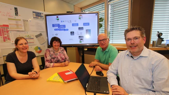 Diskutierten den Stand der Digitalisierung in der Verwaltung: Die Wissenschaftliche Mitarbeiterin Franziska Mertens, MdL Ellen Stock sowie Olaf Konrad und Matthias Duda (beide Kreis Lippe, von links). - &copy; Bildrechte: Ellen Stock