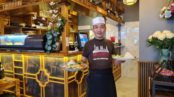 Ma Tan Chu machte sich vor kurzem mit dem "Anh B&eacute;o" in der Breiten Stra&szlig;e selbstst&auml;ndig. Er bietet vietnamesische K&uuml;che und Sushi an. - &copy; Nadine Uphoff