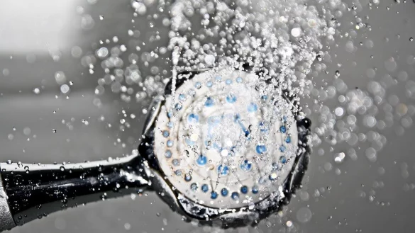 Mit Sparduschk&ouml;pfen oder Durchflussbegrenzern l&auml;sst sich Geld sparen. - &copy; Symbolfoto: Pixabay