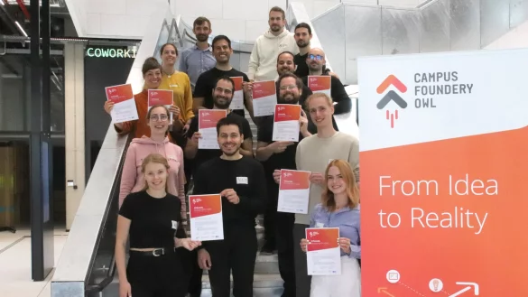 Die Gewinner des Kickstart@TH OWL-Wettbewerbs freuen sich über die Förderung ihrer Geschäftsideen. - © TH OWL