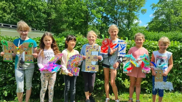 Viel Kreativit&auml;t haben Kalletaler Jugendliche beim Basteln bunter Buchstaben bewiesen. - &copy; KJK