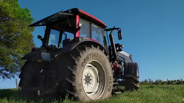 Traktoren und andere gro&szlig;e Maschinen k&ouml;nnen f&uuml;r Kinder gef&auml;hrlich werden. - &copy; Symbolbild: Pixabay