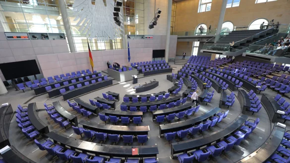 Sommerpause im Deutschen Bundestag: Spitzenpolitiker verabschieden sich in den Urlaub. (Archivbild) - &copy; Dpa