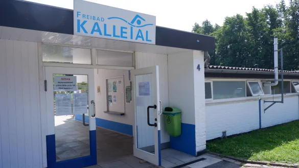 F&uuml;r das Hohenhauser Freibad ging es in diesem Jahr mit Versp&auml;tung in die Saison. Dank des neuen Blockheizkraftwerkes k&ouml;nnte sie daf&uuml;r l&auml;nger andauern. - &copy; Lorraine Brinkmann