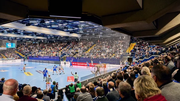 Zum ersten Heimspiel der neuen Saison begr&uuml;&szlig;t der TBV den HC Erlangen in der Phoenix Contact-Arena. - &copy; Matthias Wieking