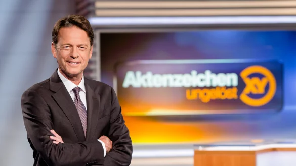 Moderator Rudi Cerne pr&auml;sentiert am Mittwoch in seiner Sendung von dem Bielefelder Fall. - &copy; ZDF/Nadine Rupp