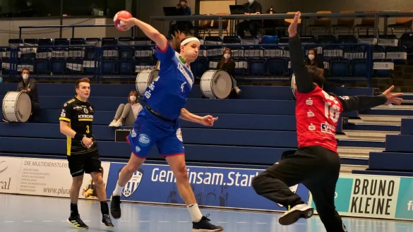 Schneller Vater: Im Vollspeed rauscht Bjarki Mar Elisson auf Stuttgarts Keeper Primoz Prost zu. - &copy; J&ouml;rg Hagemann