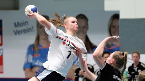 Selten ist Blombergs Leni Ruwe in so eine ausgezeichnete Wurfposition gekommen. - © Oliver König