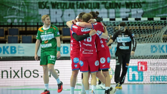 Gro&szlig;er Jubel beim TBV Lemgo Lippe. Mit 27:21 gelang ein feiner Ausw&auml;rtssieg in Wetzlar. - &copy; Oliver Vogler