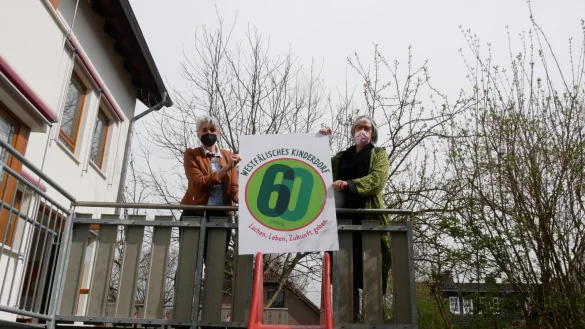 Die kaufm&auml;nnische Gesch&auml;ftsf&uuml;hrerin Paula Heising (rechts) und die p&auml;dagogische Gesch&auml;ftsf&uuml;hrerin Carmen Ramos f&uuml;hren den Verein Westf&auml;lisches Kinderdorf.&nbsp; - &copy; Westf&auml;lisches Kinderdorf