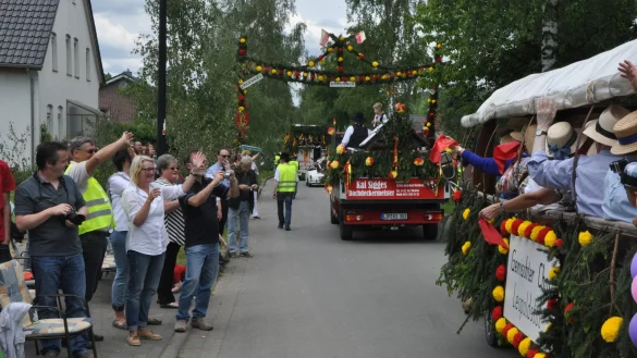 Ein fr&ouml;hlicher Umzug fand beim Dorffest 2014 statt.&nbsp; - &copy; Kulturausschuss Leopoldstal