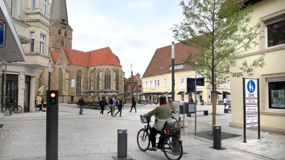 Beispiel Herford: Die Poller an der Fu&szlig;g&auml;ngerzone heben und senken sich zeitgesteuert. Sie k&ouml;nnten Vorbild f&uuml;r Bielefeld sein. - &copy; Frank-Michael Kiel-Steinkamp