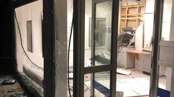 In Horn ist in der Mittelstra&szlig;e am fr&uuml;hen Montagmorgen ein Geldautomat gesprengt worden. - &copy; Polizei Lippe