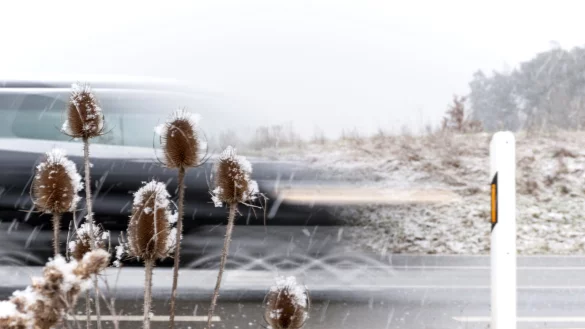 Am Dienstagmorgen kam es in NRW zu Unf&auml;llen und Staus durch glatte Stra&szlig;en. - &copy; Pia Bayer, dpa