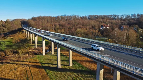 Die Passadetalbr&uuml;cke bei Vo&szlig;heide ist marode, sie soll ersetzt werden. Weil sie ein Naturschutzgebiet &uuml;berspannt, soll sie an Ort und Stelle neu gebaut werden, um Planung und Genehmigung nicht zu verkomplizieren. - &copy; Till Brand