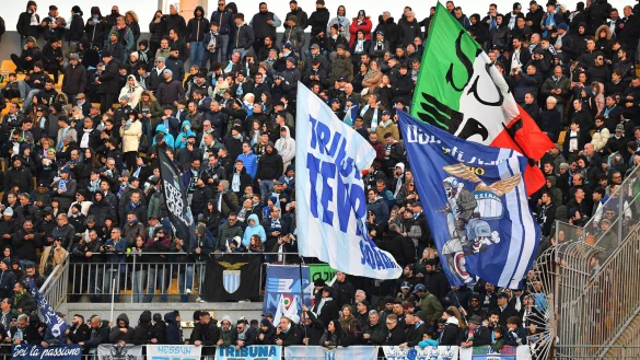 Der harte Kern der Anh&auml;nger von Lazio Rom ist ber&uuml;chtigt f&uuml;r seine Faschismus-Sympathien. - &copy; Giovanni Evangelista