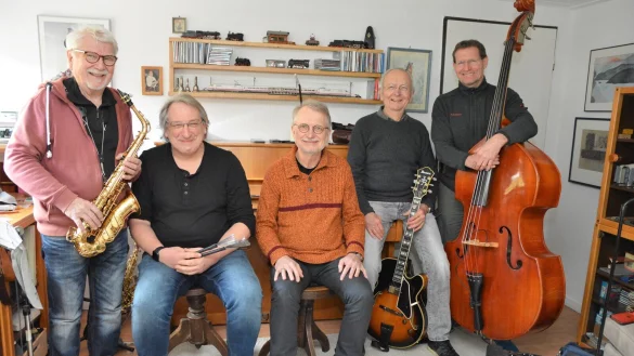 Otto Hilff (Saxophon), Schlagzeuger Detlev Sch&uuml;tte, Pianist Hadlef Schinke, Gitarrist Erhard B&uuml;sselberg und Andreas Thiessen am Kontrabass (von links) bilden das neu gebildete Jazz-S&uuml;ndikat. Foto: Karin Prignitz - &copy; Karin Prignitz