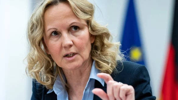 Bundesumweltministerin Steffi Lemke (Gr&uuml;ne) hat vergangenes Jahr ein Aktionsprogramm f&uuml;r den nat&uuml;rlichen Klimaschutz auf den Weg gebracht, das unter anderem auf finanzielle Anreize und F&ouml;rderwerkzeuge setzt. - &copy; Bernd Von Jutrczenka