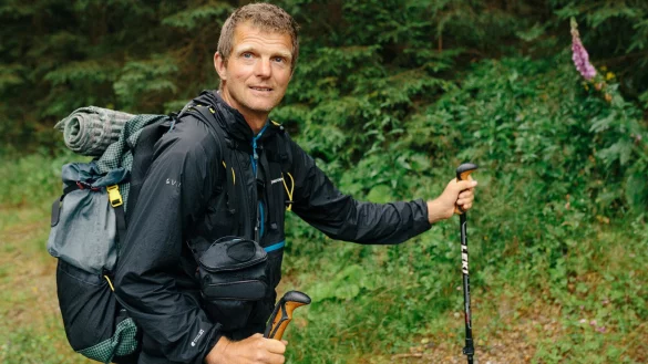 Mit Waldwanderer Gerald Klamer beginnt die Reihe der Reisevortr&auml;ge. Der ehemalige Forstbeamte wei&szlig; so gut wie kein Zweiter, wie es um unsere W&auml;lder steht. - &copy; Fotorechte: Gerald Klamer