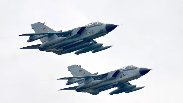 Zwei Tornado der Luftwaffe bei einem &Uuml;bungsflug. - &copy; Wikimedia/Olga Ernst