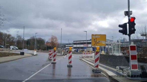 Der Kreisel ist derzeit nur noch einseitig befahrbar. - &copy; Marianne Schwarzer