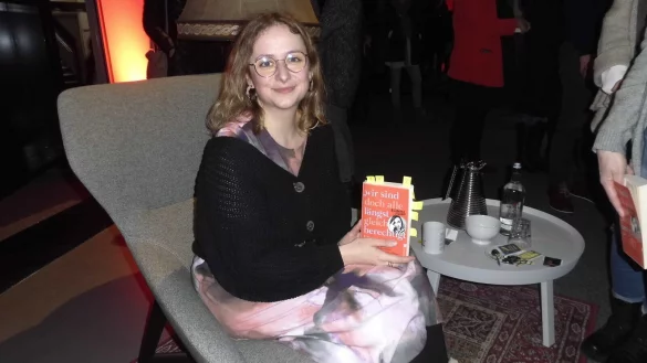 Alexandra Zykunov im Audimax der TH OWL Lemgo. Foto: Thordis Schreiber - © Thordis Schreiber