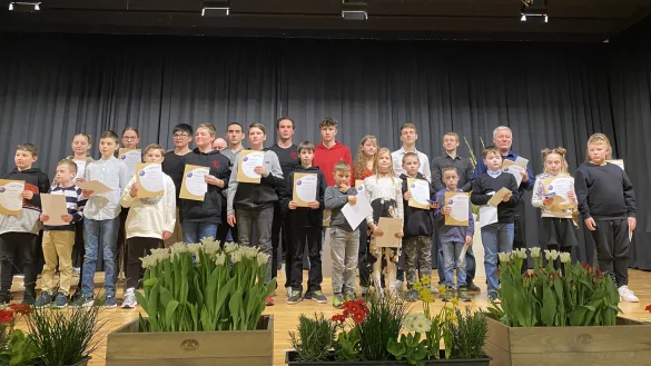 Die geehrten Sportlerinnen und Sportler. - &copy; Elin L&uuml;hmann