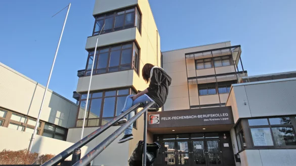 Das Felix-Fechenbach-Berufskolleg in Detmold ist ordentlich in die Jahre gekommen. Nach dem Willen der Kreispolitiker soll ein Generalplaner eine Entwursfplanung f&uuml;r eine Sanierung vorlegen. - &copy; Archivfoto: Vera gerstendorf-welle