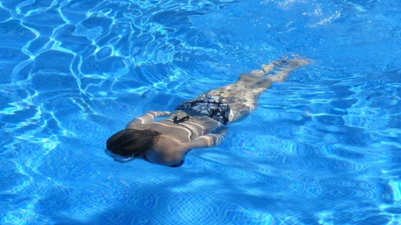 Wo wird man in Zukunft in Horn-Bad Meinberg schwimmen k&ouml;nnen? Das ist die Frage, die nun die Politik beantworten muss. Sie entscheidet dar&uuml;ber, in welches Bad die Stadt Geld steckt und wie sie weiter mit dem Badehaus verf&auml;hrt. - &copy; Pixabay