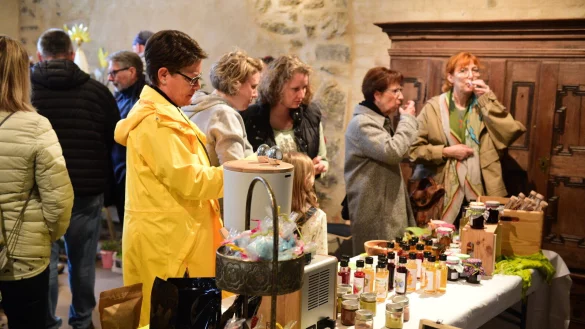 Selbst gemachte Leckereien konnten erst verkostet werden, bevor die Besucherinnen und Besucher bei Gefallen die Geldb&ouml;rsen zum Kauf &ouml;ffnen mussten. - &copy; Nicole Ellerbrake