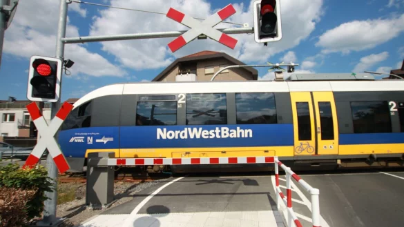 Auf dem Weg von Bielefeld nach Schlo&szlig; Holte-Stukenbrock wird ein schwerbehinderter junger Mann in der Sennebahn kontrolliert. Die Situation l&auml;uft aus dem Ruder. - &copy; Sabine Kubendorff