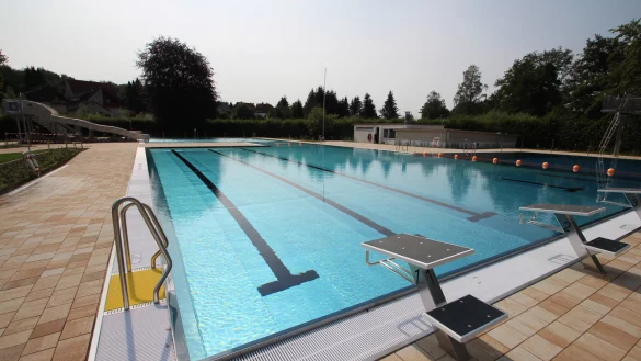 Der Eintritt in das D&ouml;rentruper Freibad soll ab dieser Saison teurer werden. - &copy; Archivfoto: Jens Rademacher