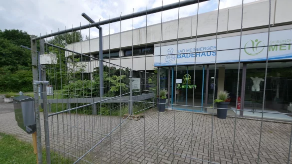Das derzeit geschlossene Bad Meinberger Badehaus soll nach dem Willen der Linken Horn-Bad Meinberg und des Senioren- und Behindertenbeirats so schnell wie m&ouml;glich wieder &ouml;ffnen. - &copy; Jost Wolf