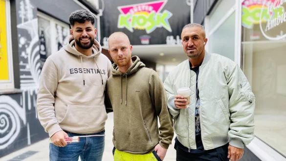 Die Drei Initiatoren: Sergen Kolcu, Osman Kemper und Erdal Kolcu - die beiden Br&uuml;der betreiben bereits das Krispy Kebab. - &copy; Stefan Becker