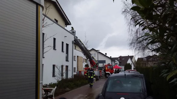 Die Feuerwehr ist im Einsatz. Foto: Feuerwehr Leopoldshöhe - © Freiwillige Feuerwehr Leopoldshöhe