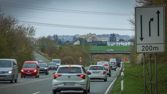 Die Ostwestfalenstra&szlig;e (L 712n) endet von Lippe aus gesehen hinter der A-2-Abfahrt Ostwestfalen-Lippe. Sie soll bis zur Herforder Stra&szlig;e verl&auml;ngert werden. Aber nicht vor 2023. - &copy; Sarah Jonek Fotografie