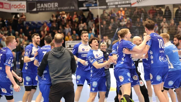 Der TBV feiert seinen Heimsieg. - &copy; paul cohen