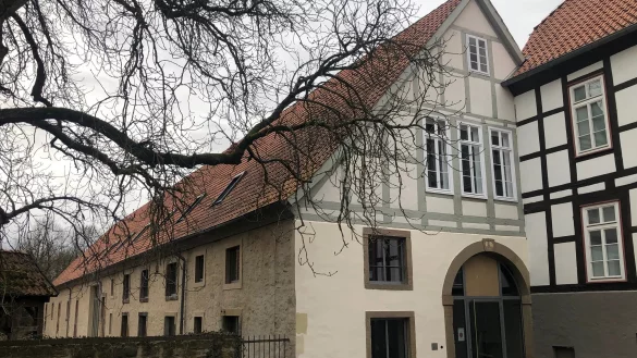 Alte Domäne mit neuer Nutzung: Der Haupteingang des Smart Wood Centers. - © Martin Hostert