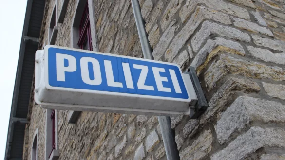 Ein 85-j&auml;hriger Autofahrer ist auf der Weberstra&szlig;e in Pivitsheide V. L. mit einem entgegenkommenden Wagen zusammengesto&szlig;en. - &copy; Jens Rademacher/Symbolfoto