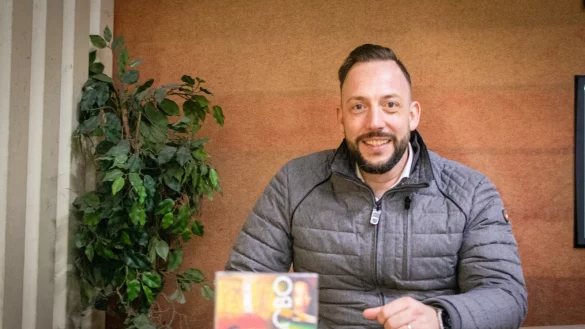 Als 19-J&auml;hriger stand Bj&ouml;rn B&ouml;hmer mit DJ Bobo auf der B&uuml;hne. Den Liedtext von "Respect yourself" kann er noch heute. - &copy; Raphael Bartling