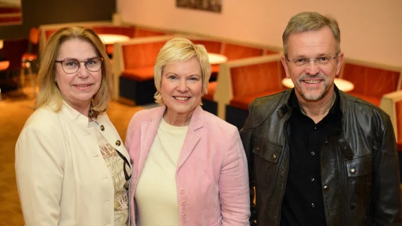 Margret Hey, Brigitte Lechtermann und Dr. J&ouml;rg K&uuml;hne unterst&uuml;tzen Parkinson-Erkrankte. F&uuml;r den Welt-Parkinson-Tag haben sie sich etwas Besonderes einfallen lassen. - &copy; Nicole Ellerbrake